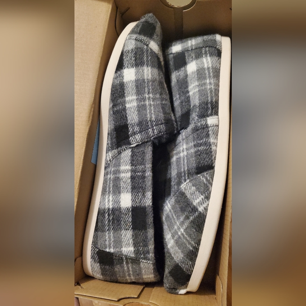 TOMS Grey Plaid Slip-On Shoes | Faux Fur Lined | Cozy Casual Comfort | NWT